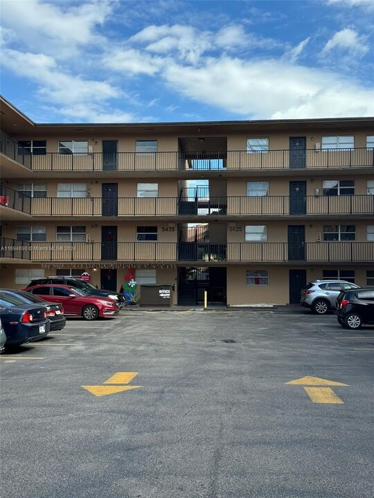 5435 W 24th Ave-Unit -79 in Hialeah, FL - Building Photo