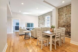 1050 Annunciation St in New Orleans, LA - Building Photo