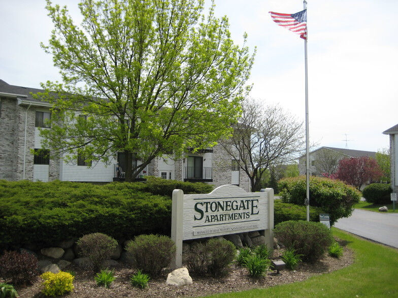 Stonegate Apartments in Kenosha, WI - Building Photo