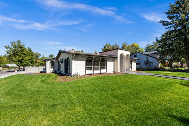 1839 Cottonwood Club Cir in Holladay, UT - Building Photo - Building Photo