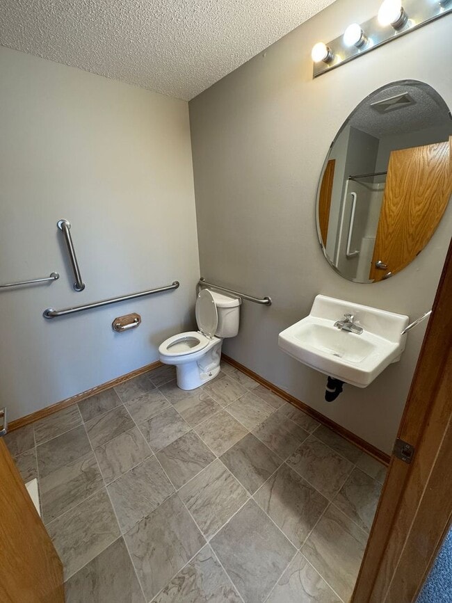 1909 Wilcox Blvd E in Northfield, MN - Building Photo - Building Photo