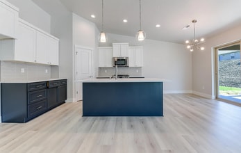 10506 Silverbright Dr in Pasco, WA - Building Photo - Building Photo