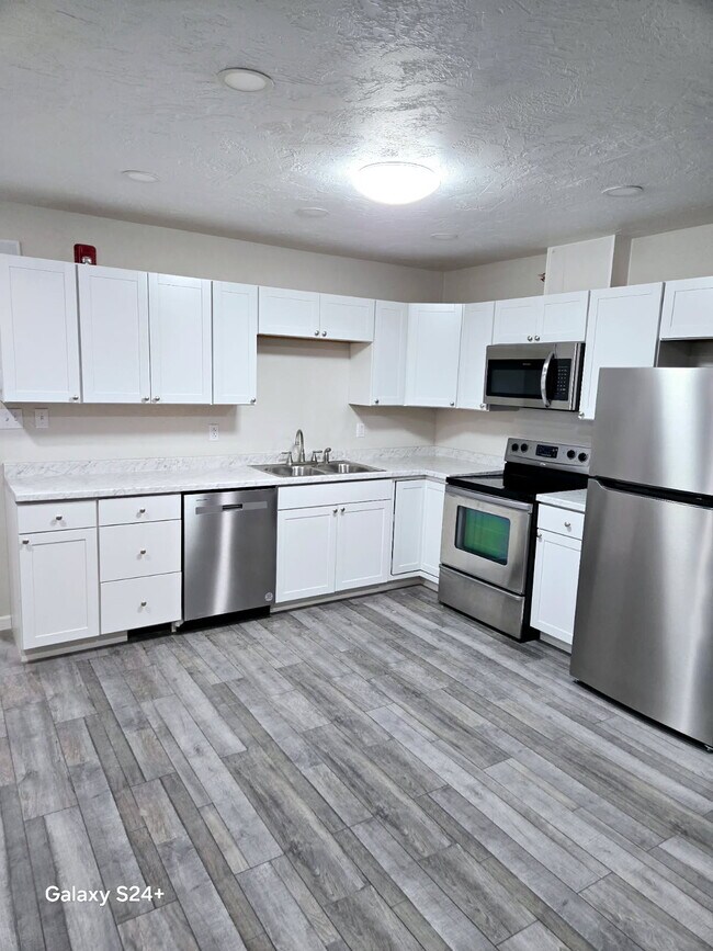 1357 US-30, Unit #2 in Laughlintown, PA - Building Photo - Building Photo
