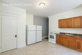 2323 Flora St in Cincinnati, OH - Building Photo - Building Photo