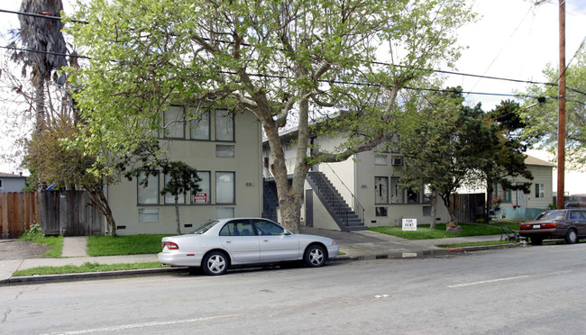 685 S Almaden Ave in San Jose, CA - Foto de edificio - Building Photo