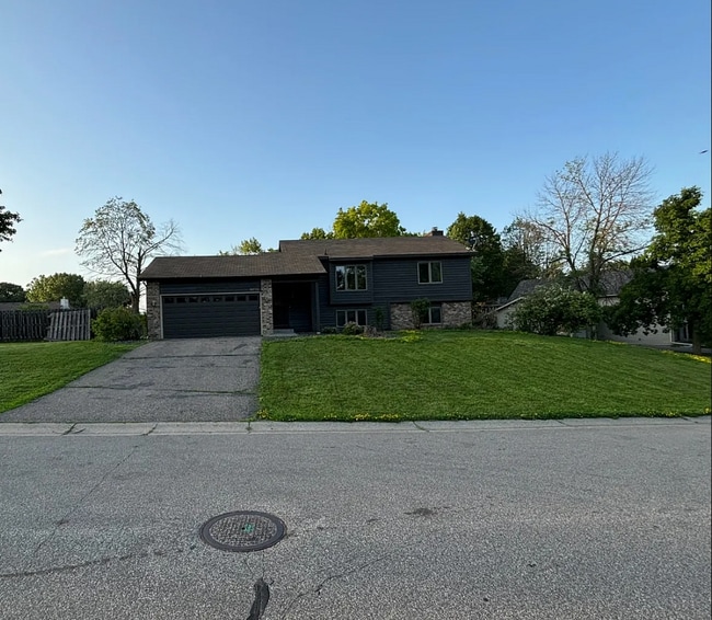 18772 Pennington Ave in Eden Prairie, MN - Building Photo - Building Photo