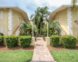 8148 Country Rd in Ft. Myers, FL - Building Photo