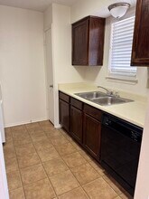 808 Station St, Unit 3 in Converse, TX - Foto de edificio - Building Photo