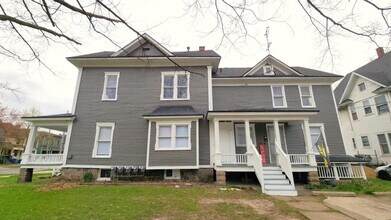 320 W Vine St in Kalamazoo, MI - Building Photo - Building Photo
