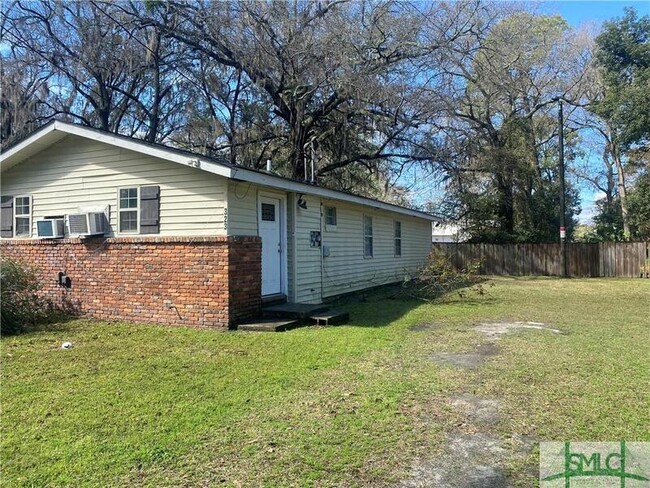 323 Strickland St in Hinesville, GA - Building Photo - Building Photo