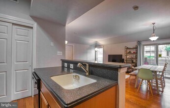 12154 Penderview Terrace in Fairfax, VA - Building Photo - Building Photo