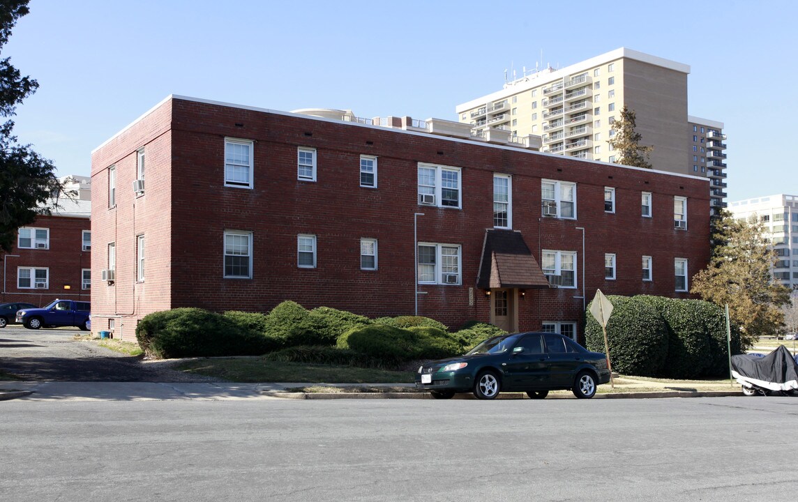 738 N Nelson St in Arlington, VA - Building Photo