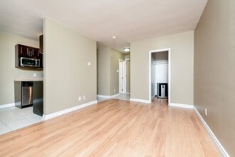 16 Edmonton Apartment in Winnipeg, MB - Building Photo - Building Photo