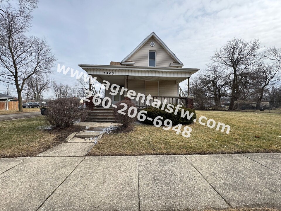 2903 Queen St in Fort Wayne, IN - Foto de edificio