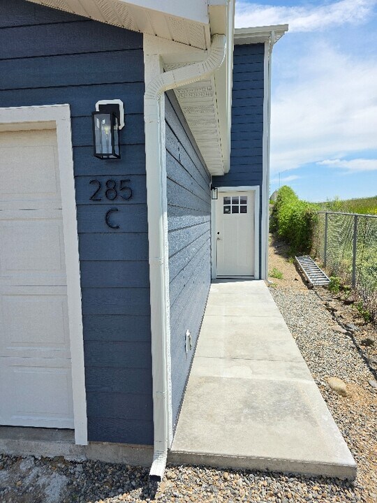 285 S Helena Ave in East Helena, MT - Building Photo