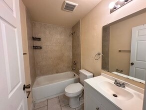 642 SE 13th Ct in Cape Coral, FL - Building Photo - Building Photo