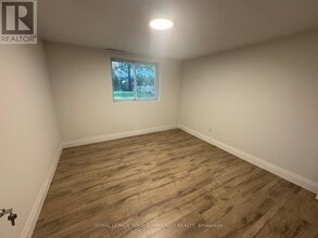 132 Don Mor Dr in Newmarket, ON - Building Photo - Building Photo