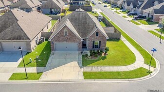 1343 Rustic Pine Dr in Baton Rouge, LA - Building Photo