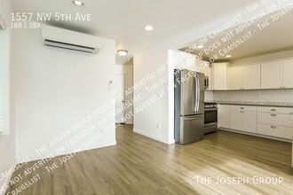 1557 NW 5th Ave in Oak Harbor, WA - Building Photo - Building Photo