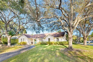 17341 SW 74th Ave in Palmetto Bay, FL - Building Photo