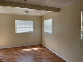 1425 W 30th St in Riviera Beach, FL - Foto de edificio - Building Photo