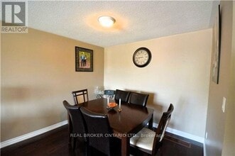 710 Sunnypoint Dr in Newmarket, ON - Building Photo - Building Photo