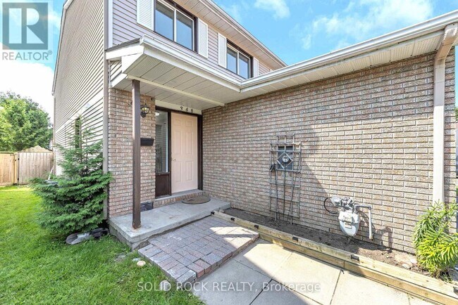 348 Monica Crescent in Ottawa, ON - Building Photo - Building Photo