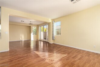 7196 Cressida Ct in Las Vegas, NV - Foto de edificio - Building Photo