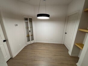 4800 W Lovers Ln in Dallas, TX - Building Photo - Building Photo