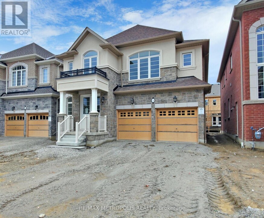 72 Donald Stewart Rd in Brampton, ON - Building Photo