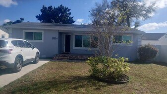 6444 Dawson St in Hollywood, FL - Building Photo