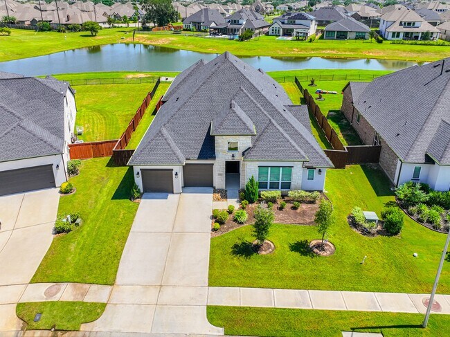 25018 Pavonia Lake Ln in Tomball, TX - Building Photo - Building Photo