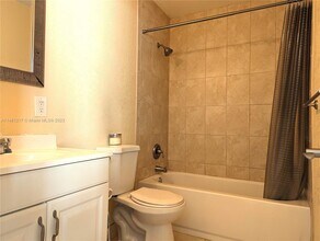 300 SW 20th St-Unit -2 in Fort Lauderdale, FL - Building Photo - Building Photo