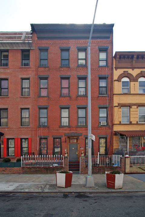 884 Madison St in Brooklyn, NY - Building Photo