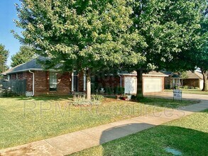 216 Castle Rock Rd in Yukon, OK - Building Photo - Building Photo