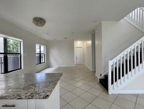 3316 W 98th Pl in Hialeah, FL - Building Photo - Building Photo