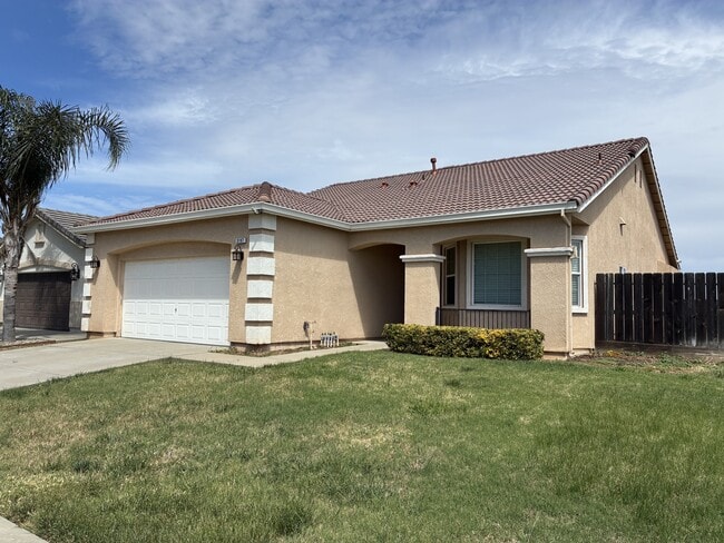 3197 Dinkey Creek Ave in Merced, CA - Building Photo - Building Photo