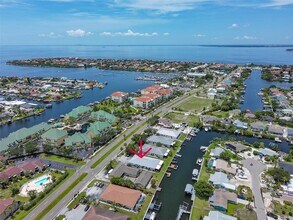 1041 Apollo Beach Blvd in Apollo Beach, FL - Building Photo - Building Photo