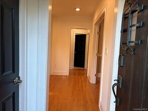 154 N Rd in White Plains, NY - Building Photo - Building Photo