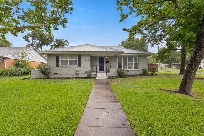 property at 3304 Crest Ridge Dr