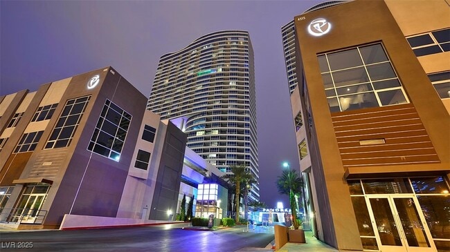 4565 Dean Martin Dr in Las Vegas, NV - Building Photo - Building Photo