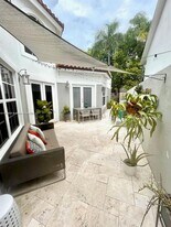 3070 Allamanda St in Miami, FL - Building Photo