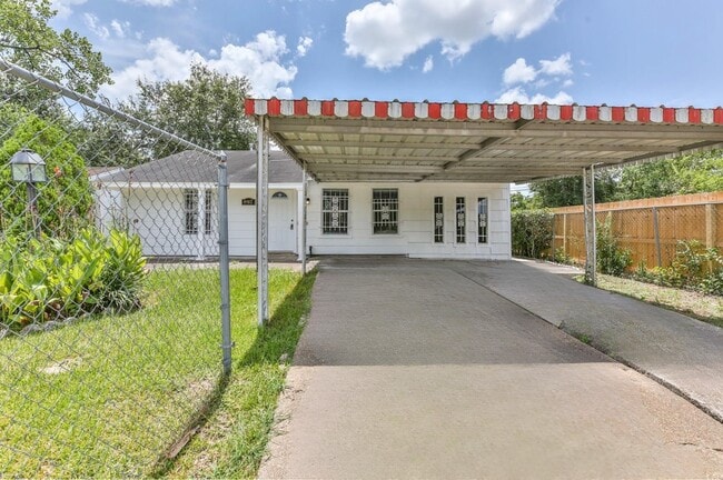 4902 Pershing St in Houston, TX - Building Photo - Building Photo
