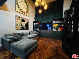 1130 Flower St in Los Angeles, CA - Building Photo