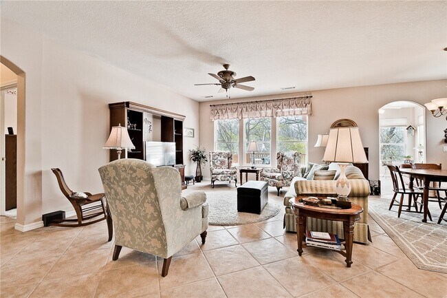 15 Glenbrook Ln in Bella Vista, AR - Foto de edificio - Building Photo