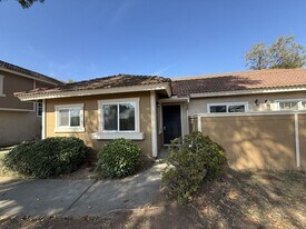 10713 Lisa Meadows Dr in Santee, CA - Building Photo