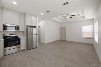 13 S Alamo Rd in Alamo, TX - Building Photo - Building Photo