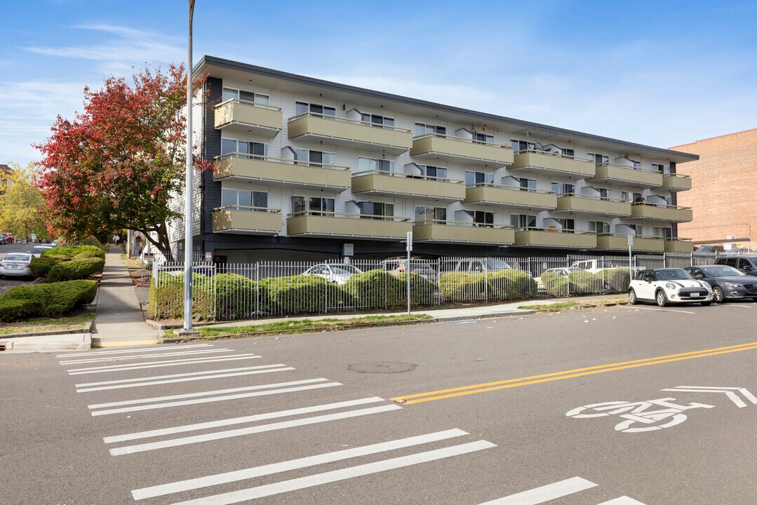Baycrest Apartments in Tacoma, WA - Building Photo