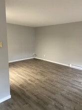 805 Illini Ave, Unit D in Pontiac, IL - Building Photo - Building Photo