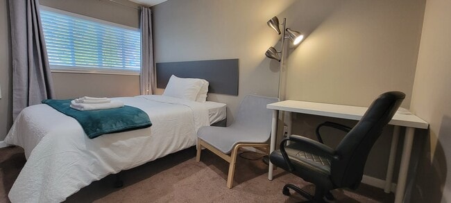 1803 N 200th St in Shoreline, WA - Foto de edificio - Building Photo